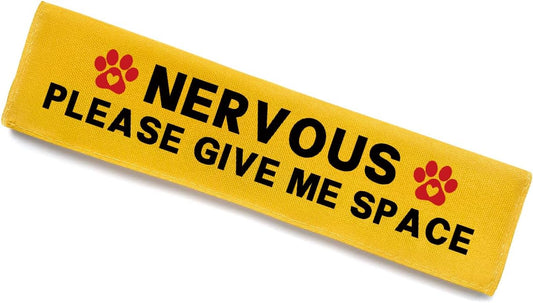 Nervous Please Give Me Space Leash Sleeve, Funny Yellow Dog Leash Wrap Alert Hanging ID Patch Tag, Do Not Pet Patch, Pet Birthday Gifts for Dog Lovers Owners