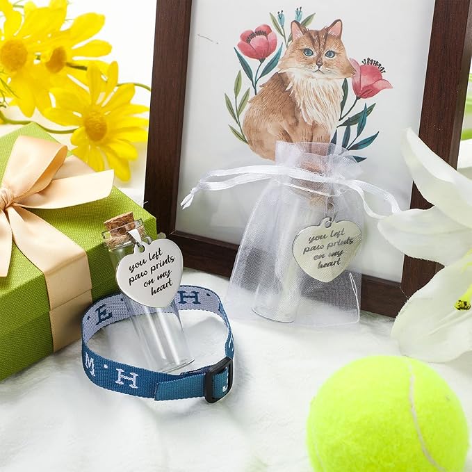 Nuenen 2 Pcs Pet Memorial Hair Keepsake Pet Fur Glass Bottle with Heart Shape Ornaments and White Organza Bags Pets Passing Away Funerary Bereavement Remembrance Loss Sympathy Gift for Dog Cat Ashes